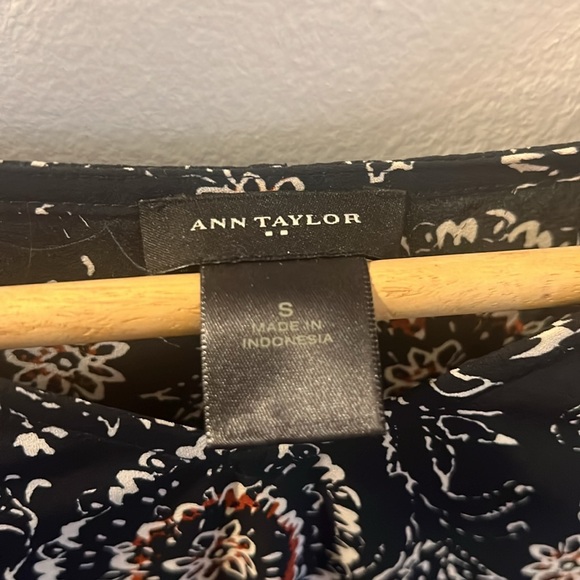 Ann Taylor blouse - Picture 2 of 4